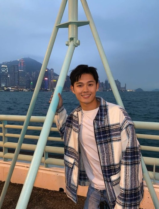 其後佢有份出演多部大台電視劇，亦有唔少拍廣告嘅經驗。