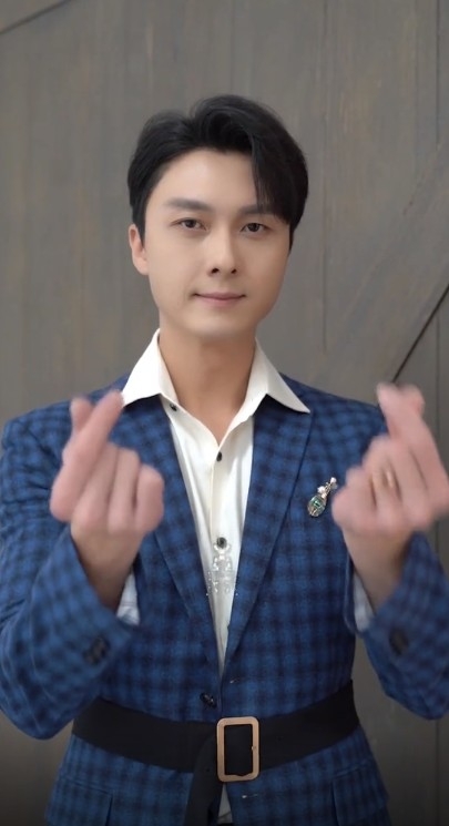 拍攝唔同嘅短片哄內地粉絲～