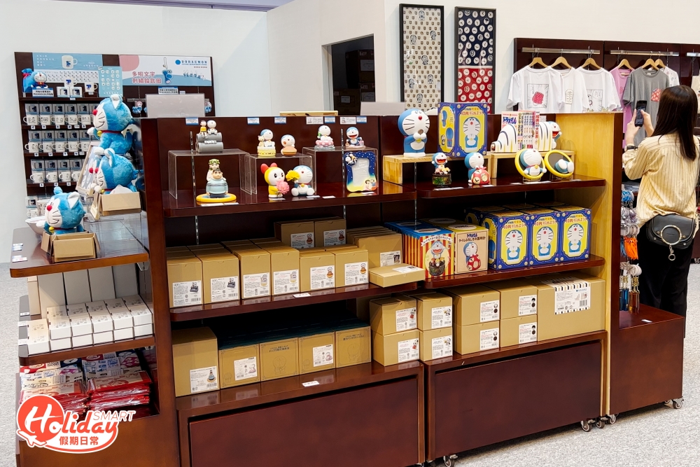 今次限定店除了將漫畫和動畫中訂購未來道具的22世紀「未來百貨公司」實體化，更將來自未來等秘密道具變成週邊商品，好似記憶麵包、隨心所欲手袋、來來貓等。