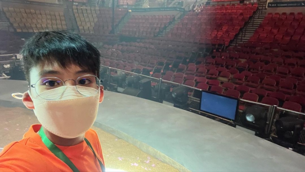 近年Jayden已甚少出席公開場合,今次佢登上紅館大舞台亦毫不怯場
