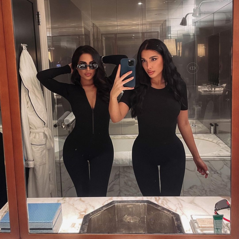 難以分辨這對火辣姊妹，幾乎一模一樣！