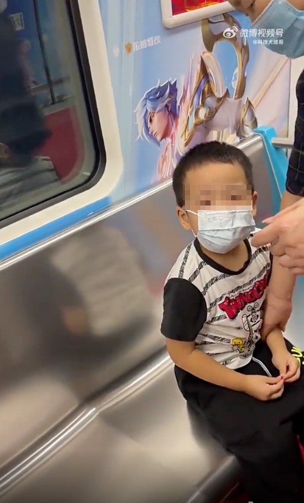 影片中男童及家長嘅態度都成為熱話!