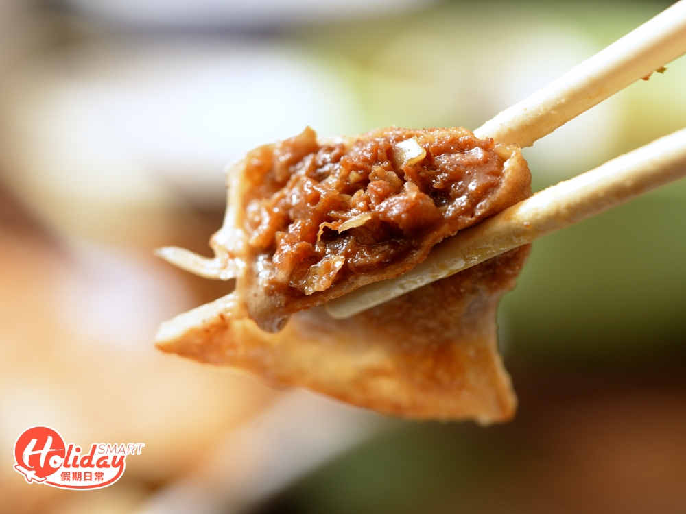 煎餃方面，較多人選擇芝士牛肉和孜然羊肉餃，牛肉餃有淡淡芝士味，加入洋蔥調和牛肉膩感，咬落juicy滋味！