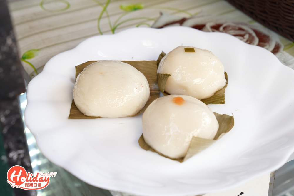 店家還售有多款自家製的港式糕點,包括茶粿、紅豆糕、千層糕及西米糕等。街坊最愛鹹甜茶粿,外皮軟糯又不會太厚身,用料豪不吝嗇!