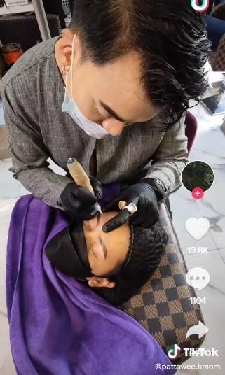 好彩有一名好心嘅紋身師原因免費幫佢復原返！