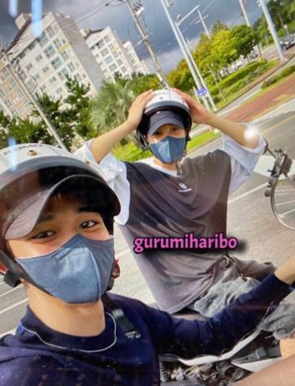 EXO Kai與師弟Lucas一起出遊的照片～