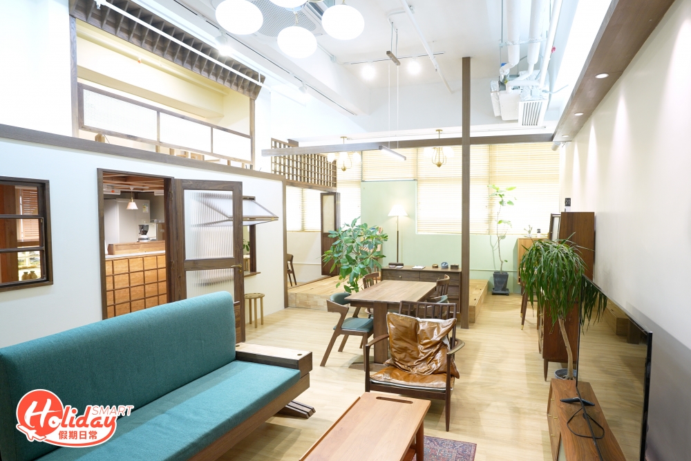 位於沙田石門的咖啡店「靜喬」其實是結合了傢俬舖、咖啡店及共享空間三個元素，咖啡店之所以能打響名堂的原因是店主親手設計各款日式傢具，營造出日本獨有的町屋傳統建築風格。
