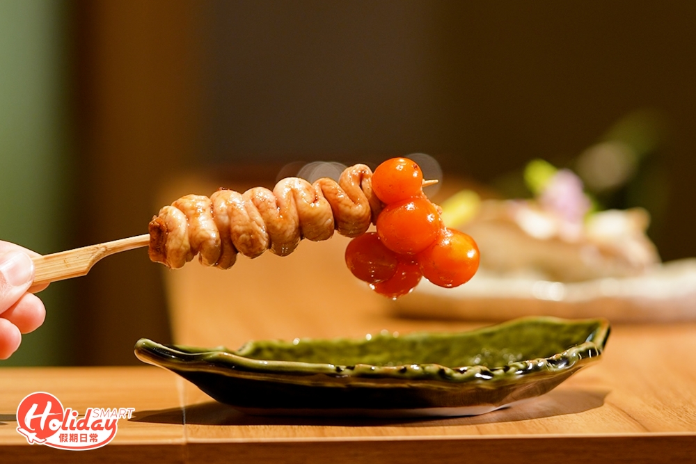 刁鑽串燒如提燈籠,外形看起來有趣,查實是生雞腸配新鮮雞蛋,口感特別,咬開後瞬間爆發蛋黃香!