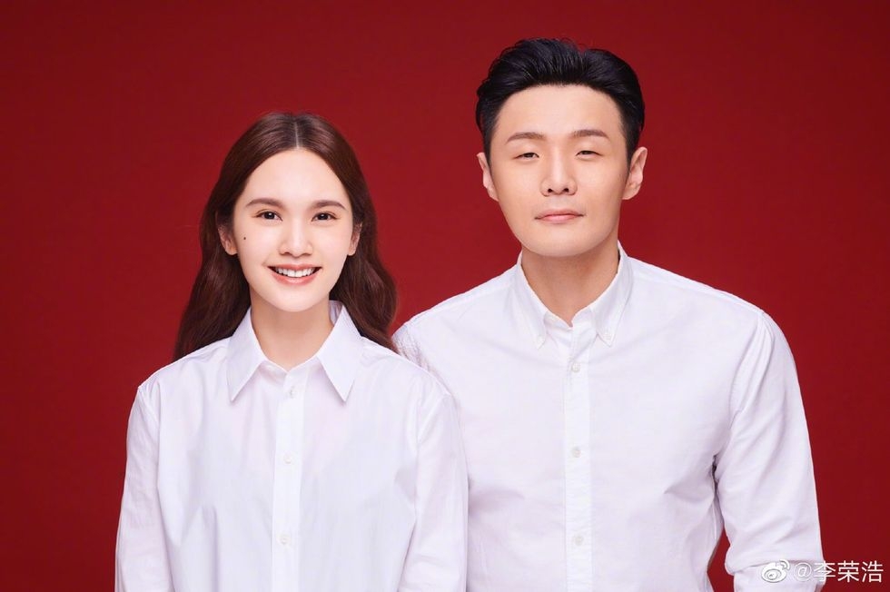 2019年楊丞琳與內地男歌手李榮浩結婚,二人喺疫情期間分隔兩地,直到最近女方到內地工作先多咗時間一齊相處