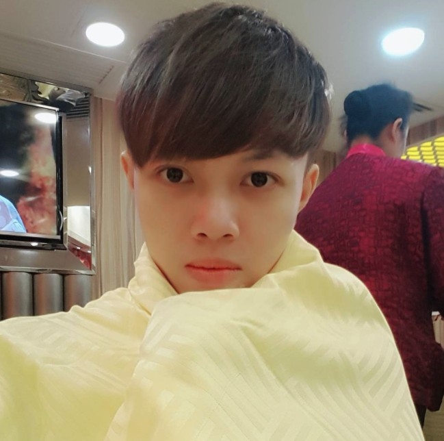 遊戲直播主「慕容公子」近日自爆整容，而佢嘅整容原因令部份網民感到不解？！