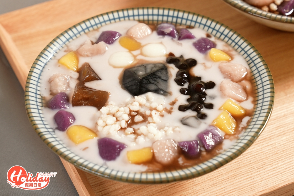 芋頭控必試芋香仙草芋圓，基底材料與傳統口味差不多，不過是芋頭汁取代黑糖汁。