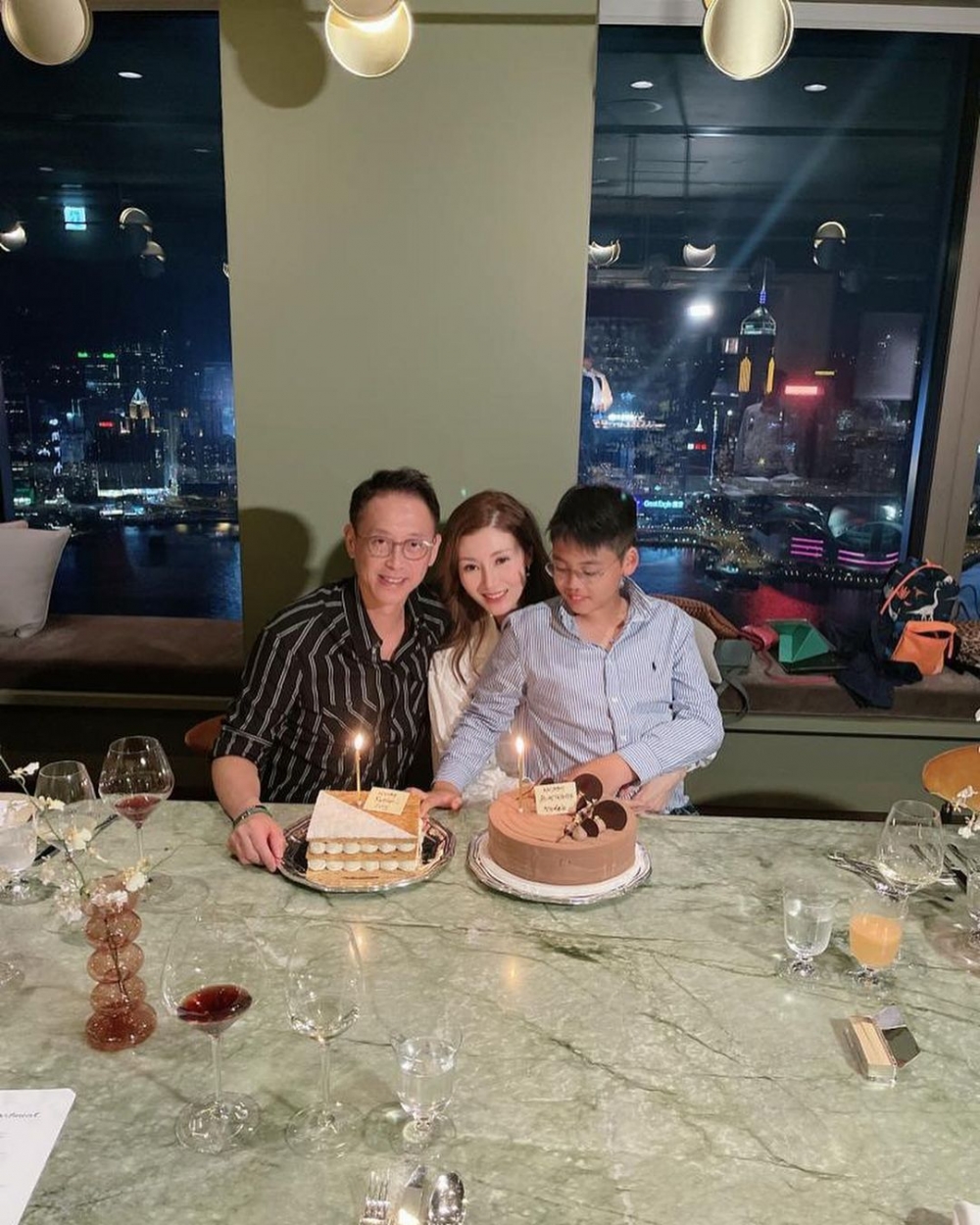 Jayden曾就讀傳統名校拔萃男書院附屬小學,媽媽李嘉欣都讚過仔仔記憶力強、讀書成績好
