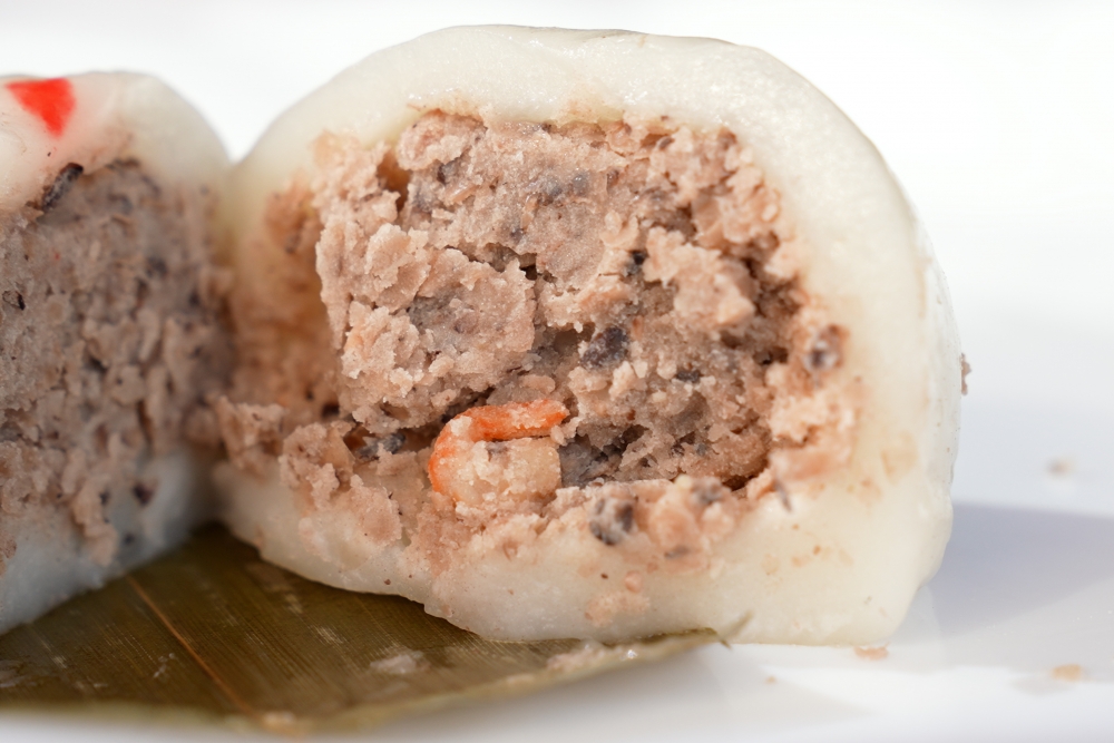 若不愛食甜食可選擇鹹茶粿,有眉豆蝦米和菜脯蝦米選擇!記者推介眉豆蝦米味,鹹香味十足之外,鹹中更帶有眉豆的微甘味,加上蝦米更香口!