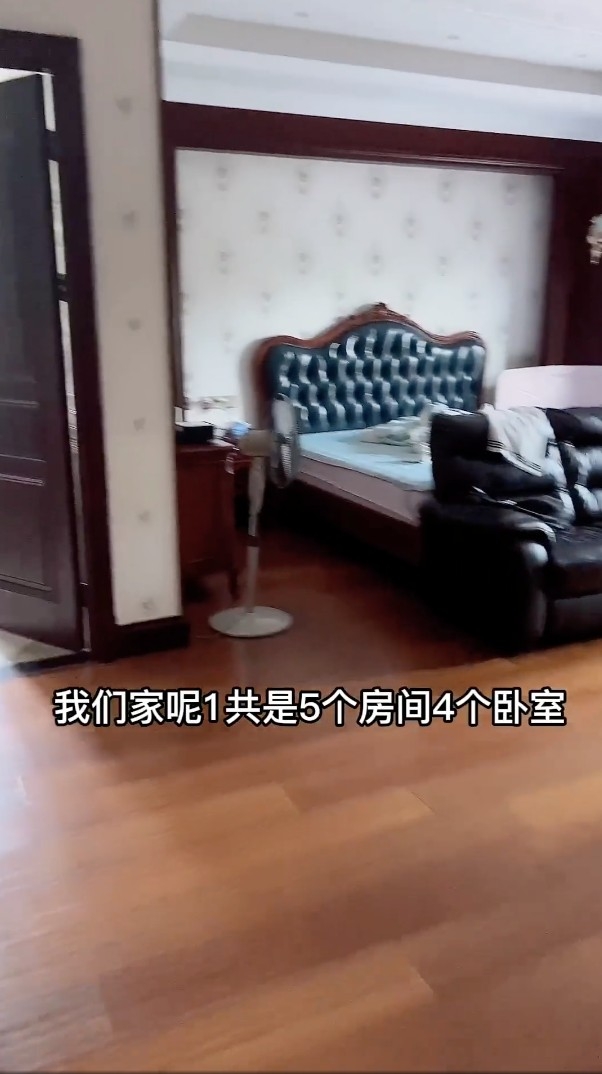 人妻佢哋住喺330平米（約3,600呎）大屋，有成4間睡房