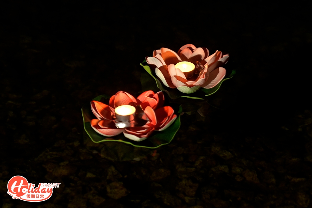 場內另一重點活動是到祈福許願湖放花燈，許下中秋願望後，將花燈放到湖上，一盞又一盞的花燈隨水漂浮在湖泊中，別有節日氣氛，最適合一家人或情侶來度過中秋佳節。