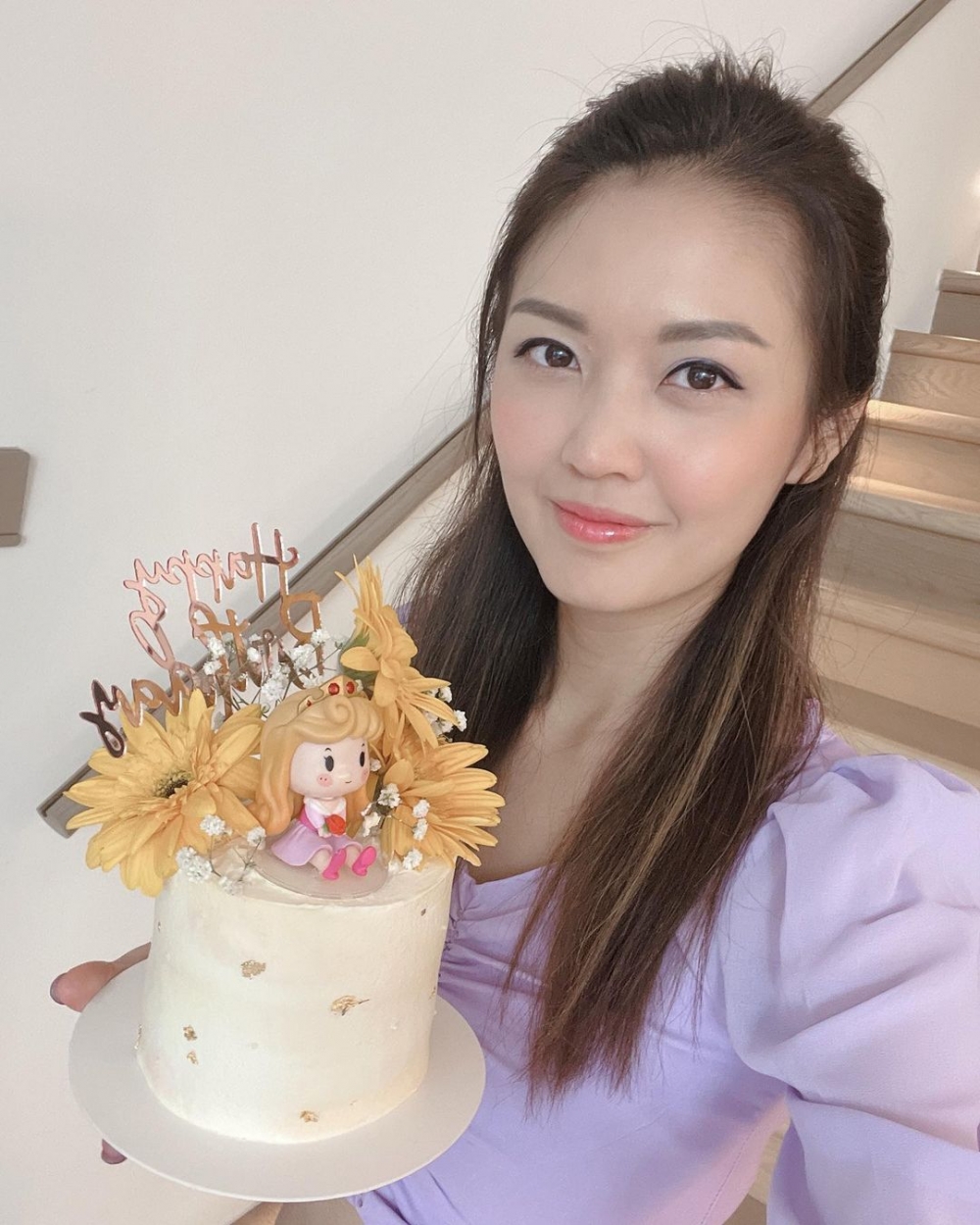 2020年陳庭欣搬入位於九肚山嘅3千呎豪宅，盛傳月租高達$10萬！