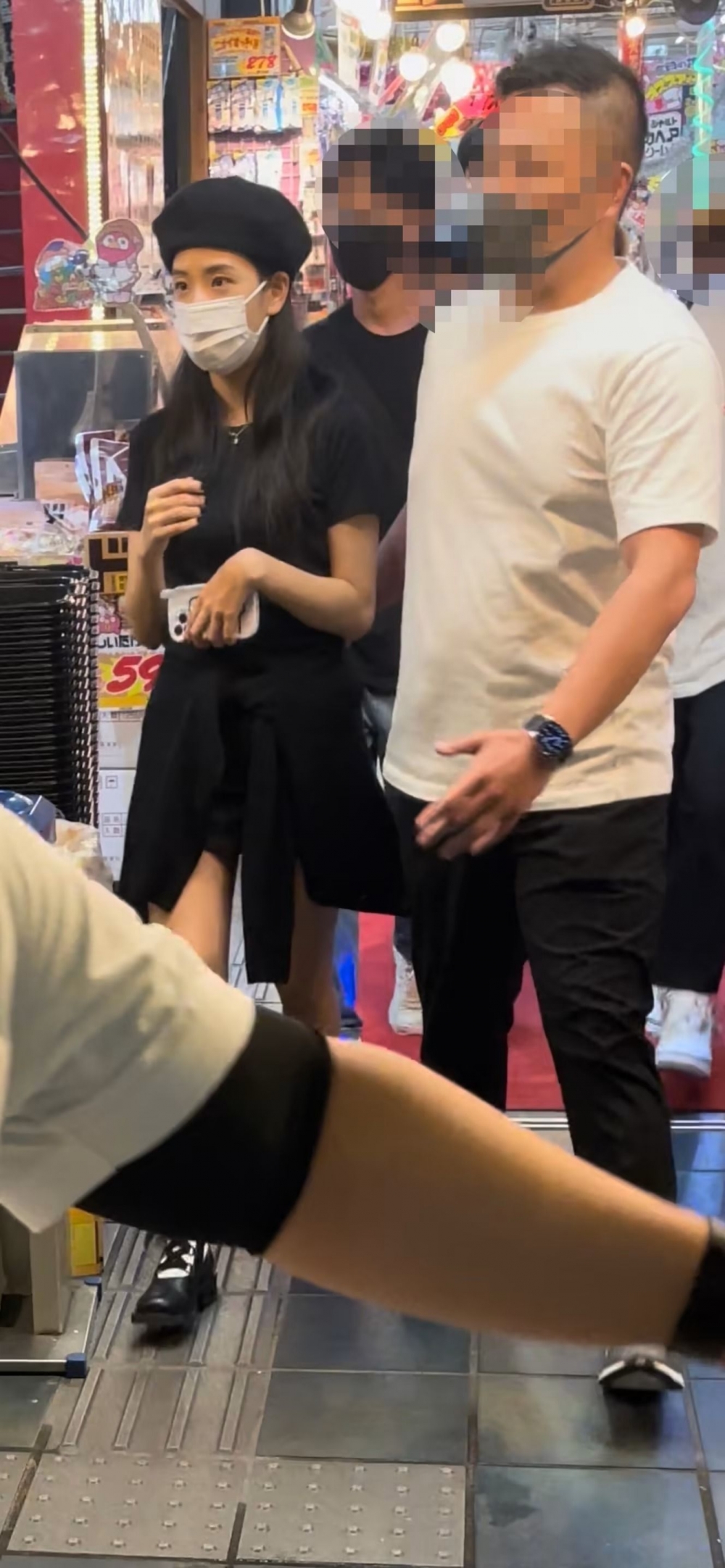 同樣喜歡逛Donki的BlackPink成員Jisoo，近日趁出席日本東京的代言活動快閃到Donki！