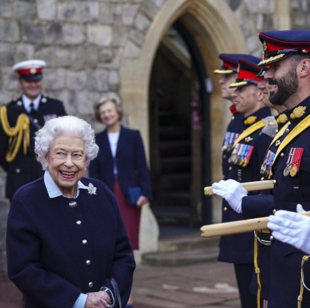 而出場率最高嘅就係呢個黑色手袋喇！
