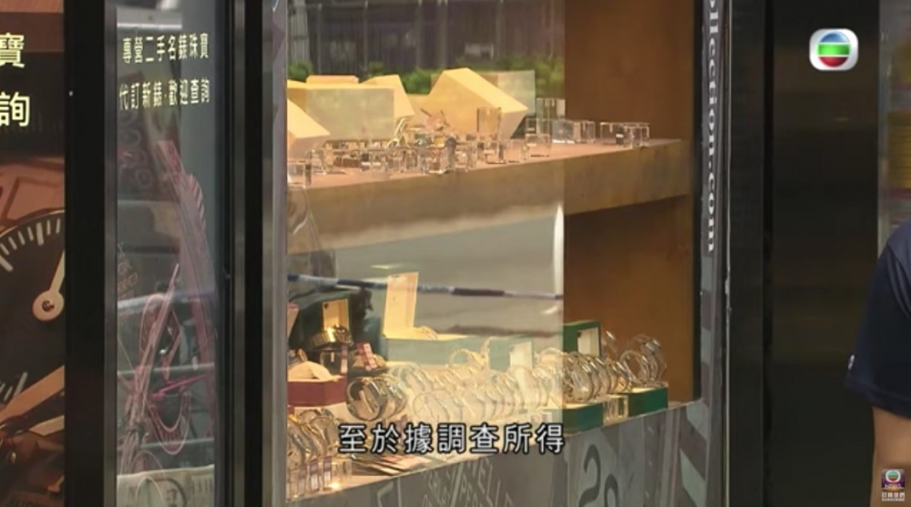 有網民質疑時間上十分巧合,而且據消息指錶行損失約80~100隻錶,估計價值$800萬,而樓主咁啱就放80隻錶。