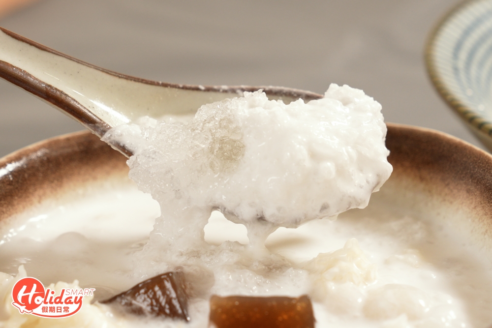 另推介女生至愛的椰汁愛燕窩芋圓，餡料包括軟滑的雪燕和爽口的雪耳，而且有美顏的功效，口感冰涼又有咬口！