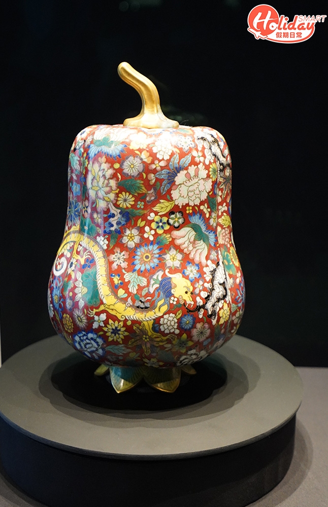 夔龍花卉紋瓜式蓋罐,清 晚期(約1851–1911),展廳5