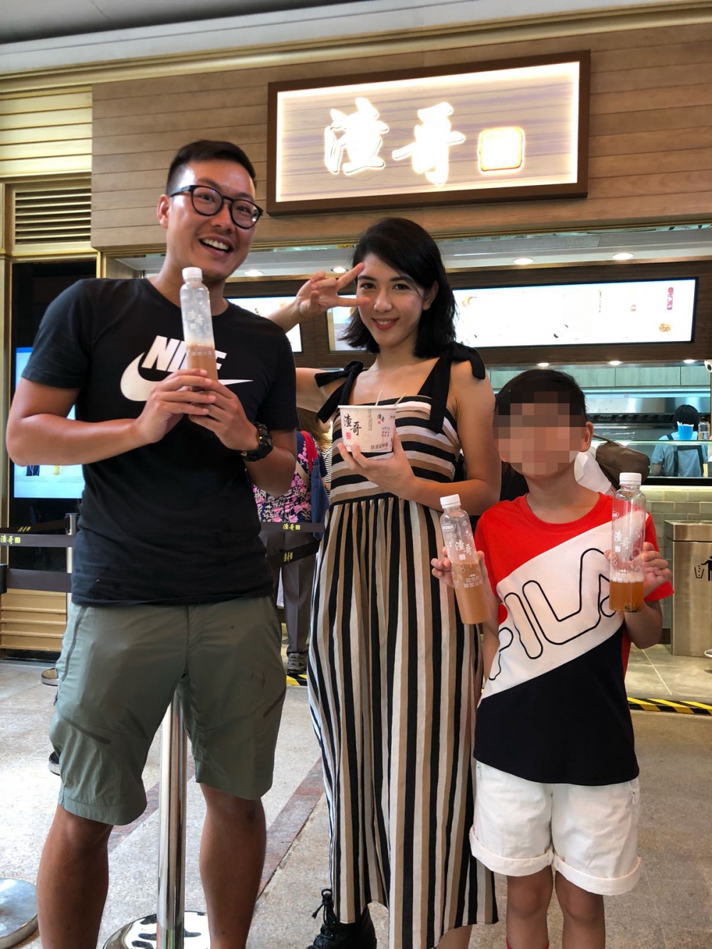 日前渣哥突然喺Facebook發文指毛記2年前已經無代表參與渣哥同大渣哥嘅管理及營運,渣哥有意回購股份,但就稱對方竟然開出天價,直言價錢難以接受