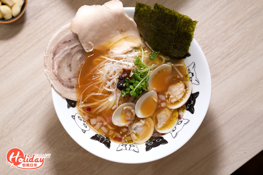 將醬油與新鮮蜆貝熬成湯底,清甜帶鮮,表層更加入黑松露醬,令味道層次提升,又不會搶過蜆肉清香。