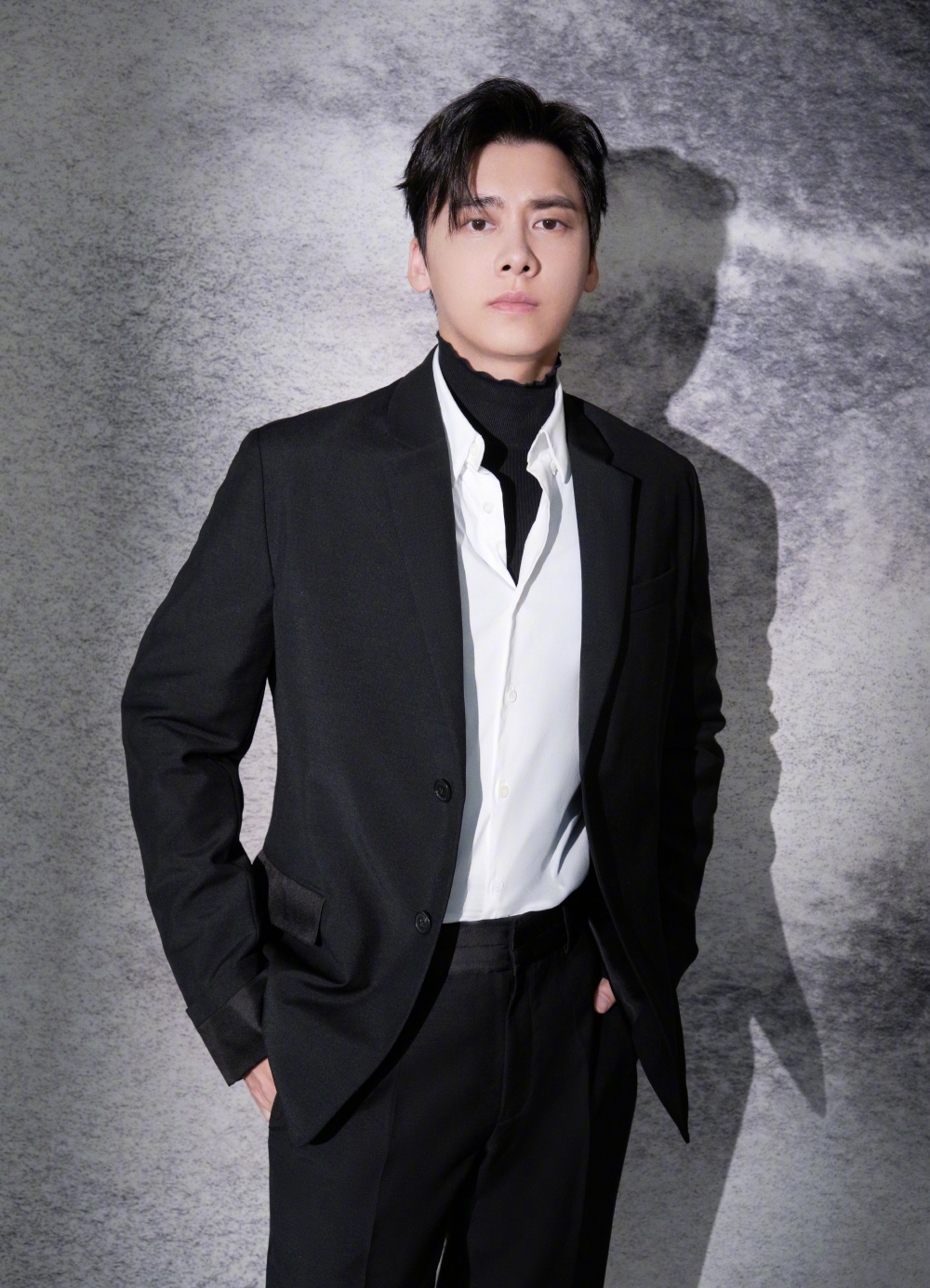 内地當紅男星李易峰近日陷入桃色交易風波而引起熱烈關注！