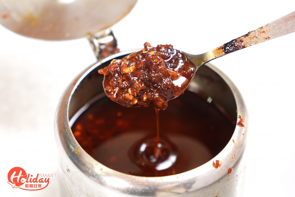 與坊間的燒賣相比，悅來老朱的燒賣會較軟腍卻不鬆散，的確沒有普遍急凍燒賣的那種彈牙，不過燒賣鮮味相當突出，蘸點秘製辣醬更為惹味！