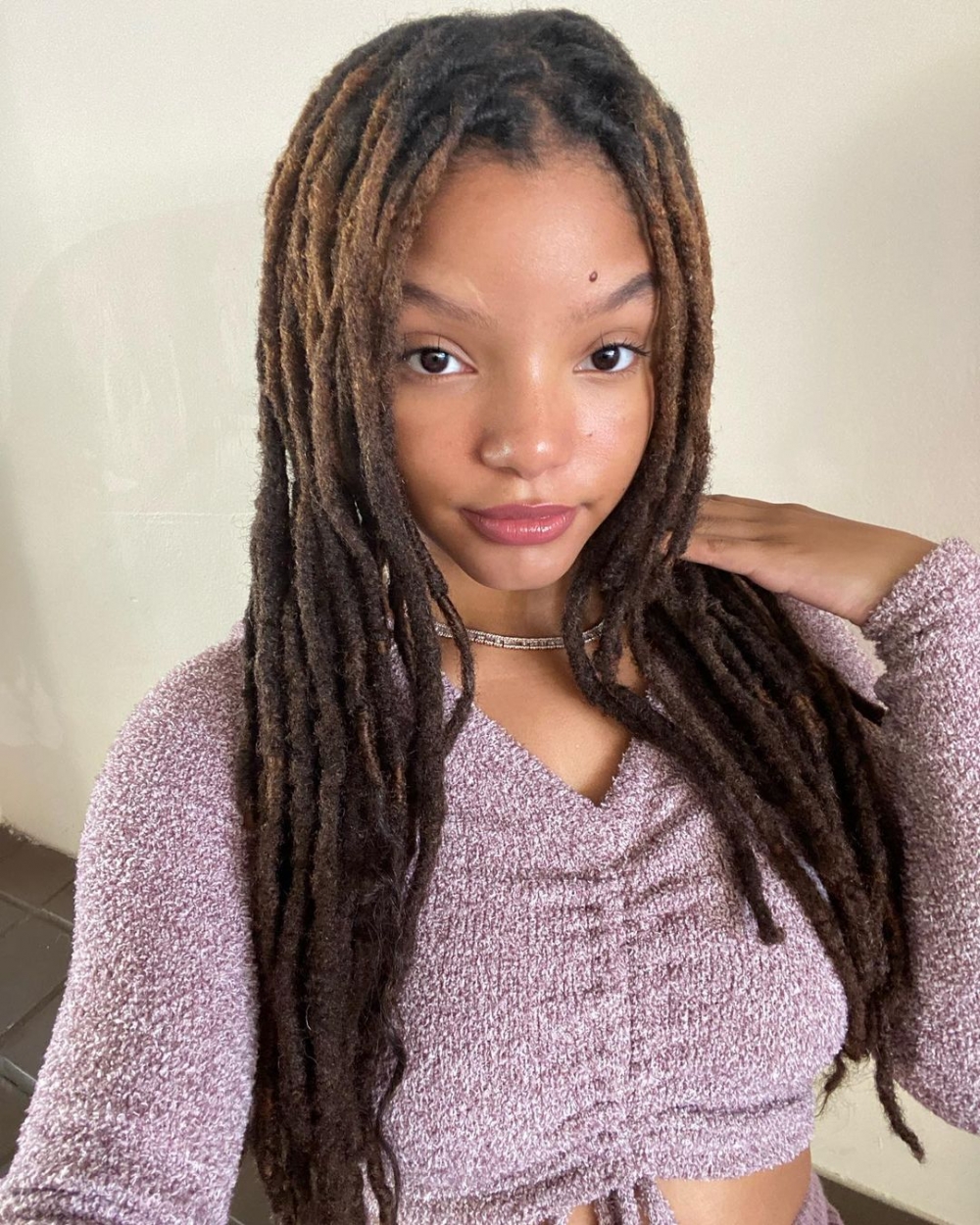 Halle Bailey曾正面回應外界的質疑,表示會努力做好自己的本份,並堅信可以打破種族歧視的框架~