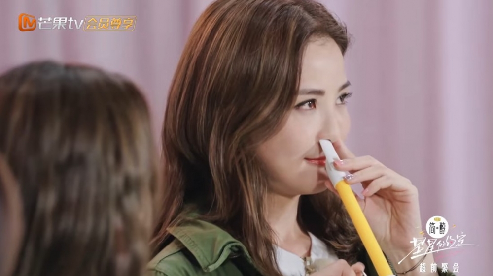 最後，阿Sa用手幫手按住鼻孔，成功吹奏音樂！