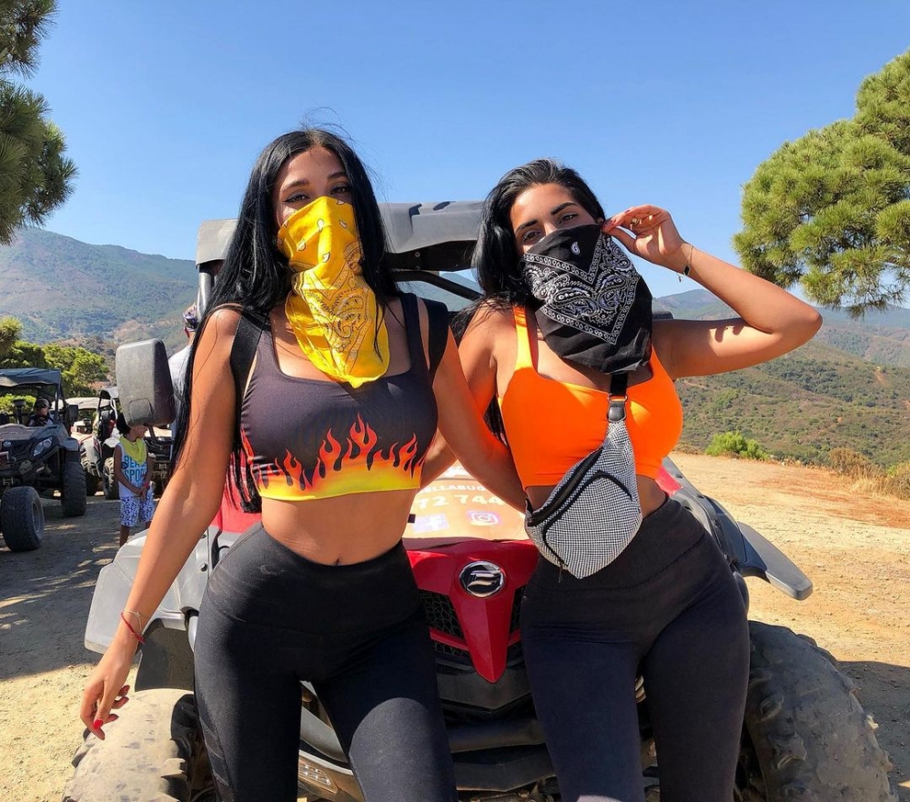 兩人雖然係雙胞胎，但在感情上的遭遇非常不同！