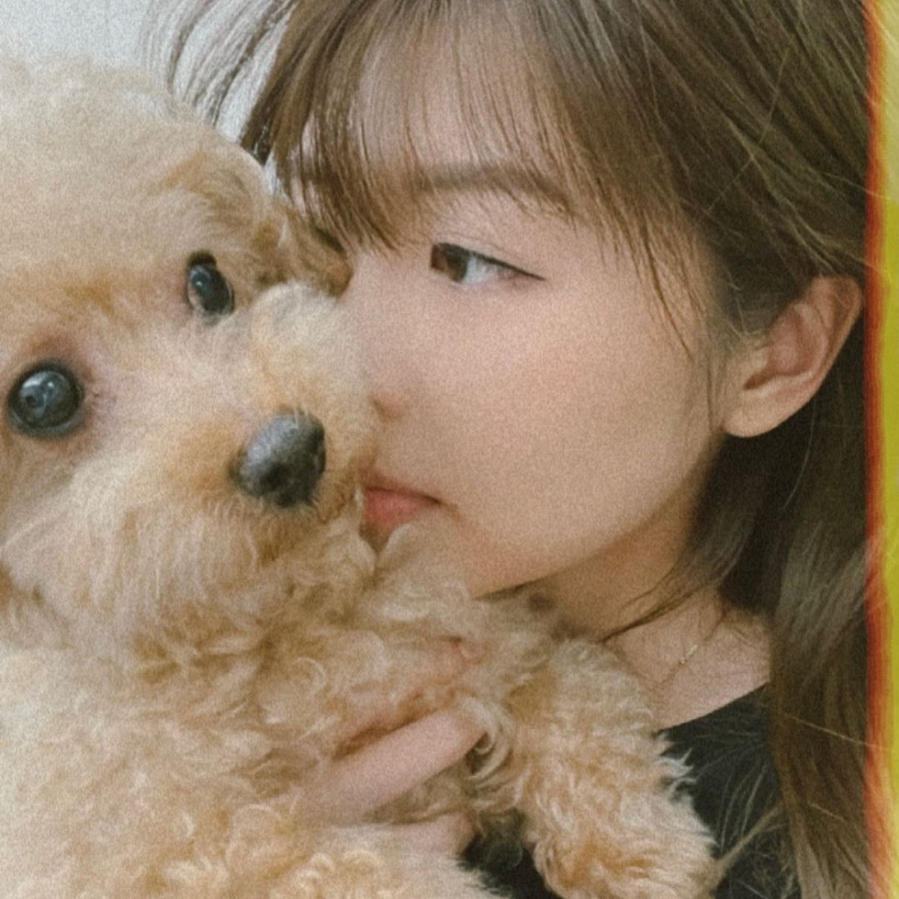 翌日立立再公開女友與愛犬嘅合照
