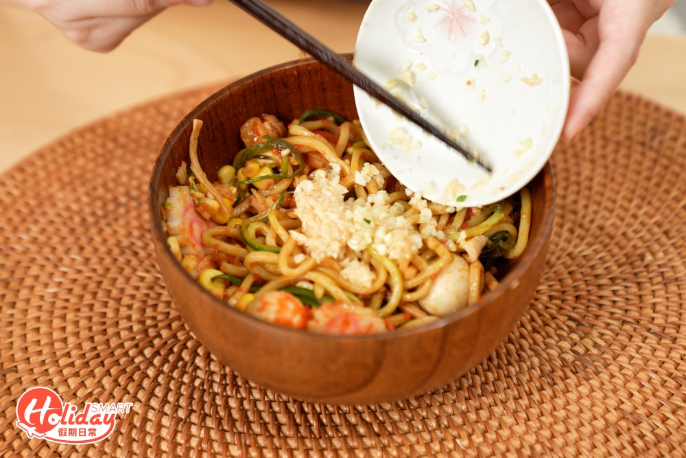 經這編輯部同事試食後,大家一致認為要100%還原撈冷麵是靠蒜蓉醬中的油份!