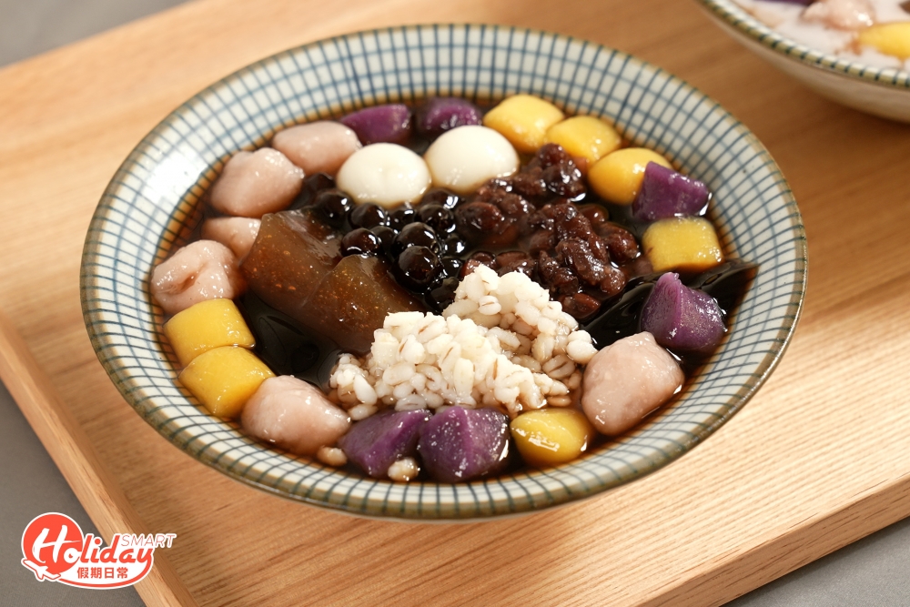 新店仍有不少舊店的甜品款式，當中必試招牌傳統仙草芋圓，一共用上9款材料，用料豪不馬虎！