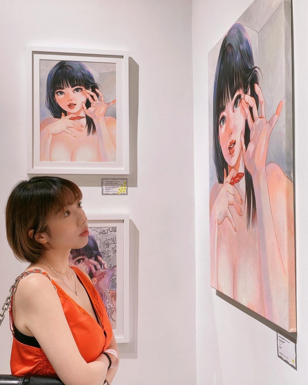 KITKAT指當時係著吊帶背心，男友亦忍唔住會係咁望住佢。