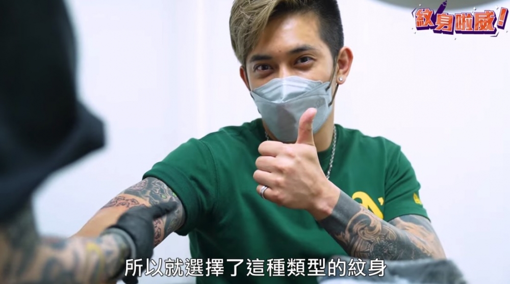 荃灣威威曾將「威威豬」紋於手臂,展現對粉絲嘅感謝之情!