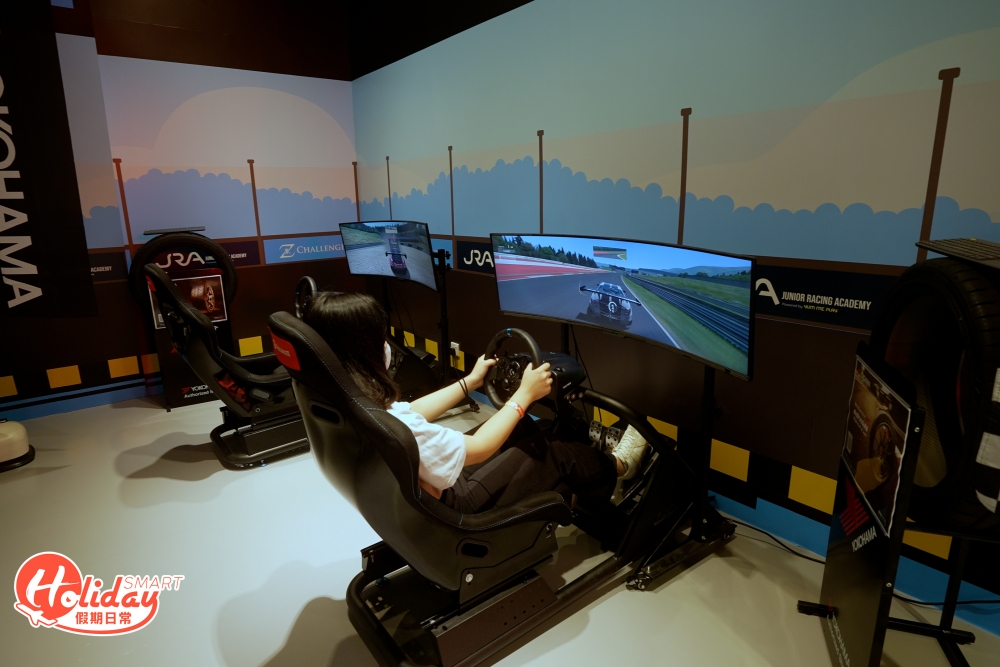 大人不必擔心，場內設有一級方程式賽車遊戲，學習轉換車擋來贏取冠軍！