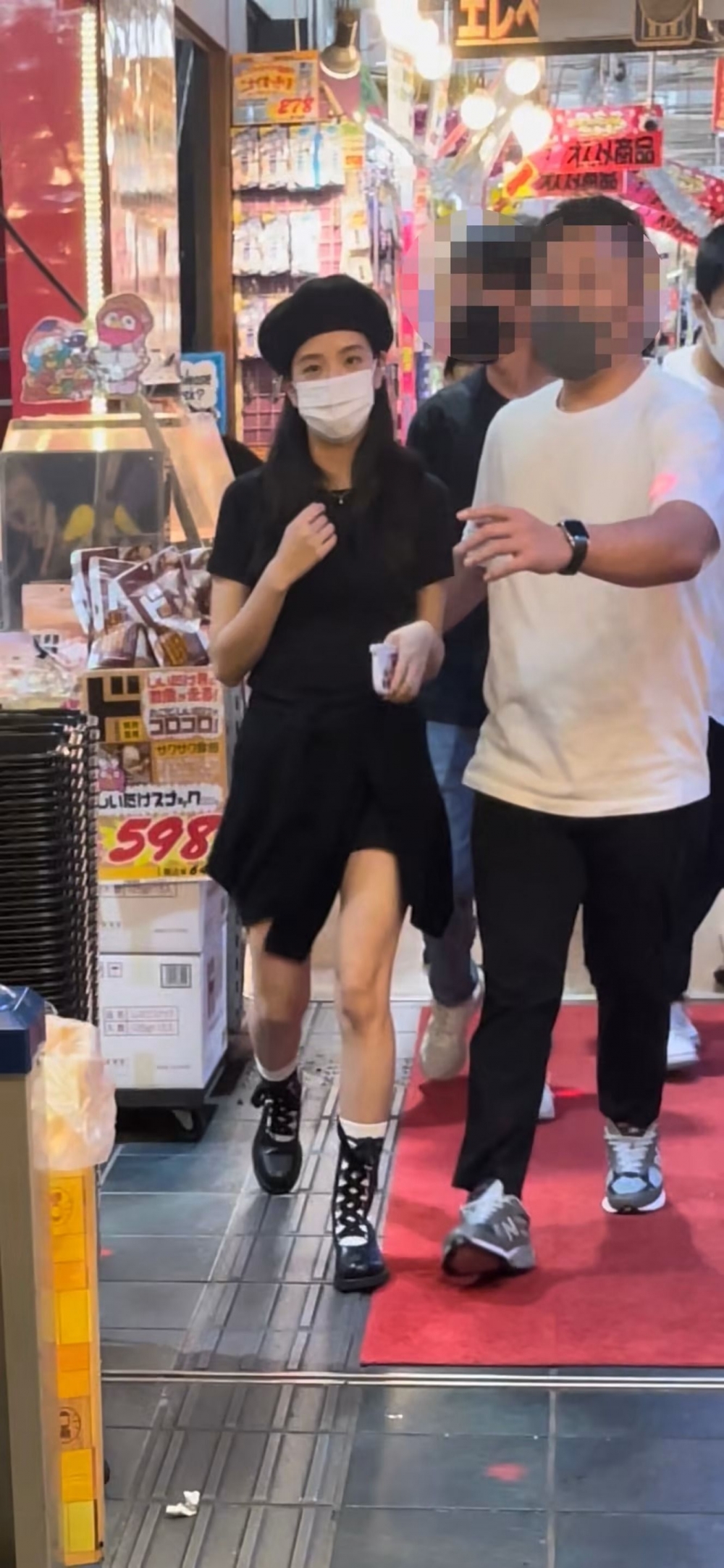 同樣喜歡逛Donki的BlackPink成員Jisoo，近日趁出席日本東京的代言活動快閃到Donki！