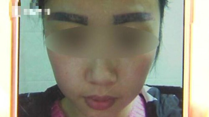 估唔到過咗成個月之後，眉毛依然好深色，令佢超苦惱！