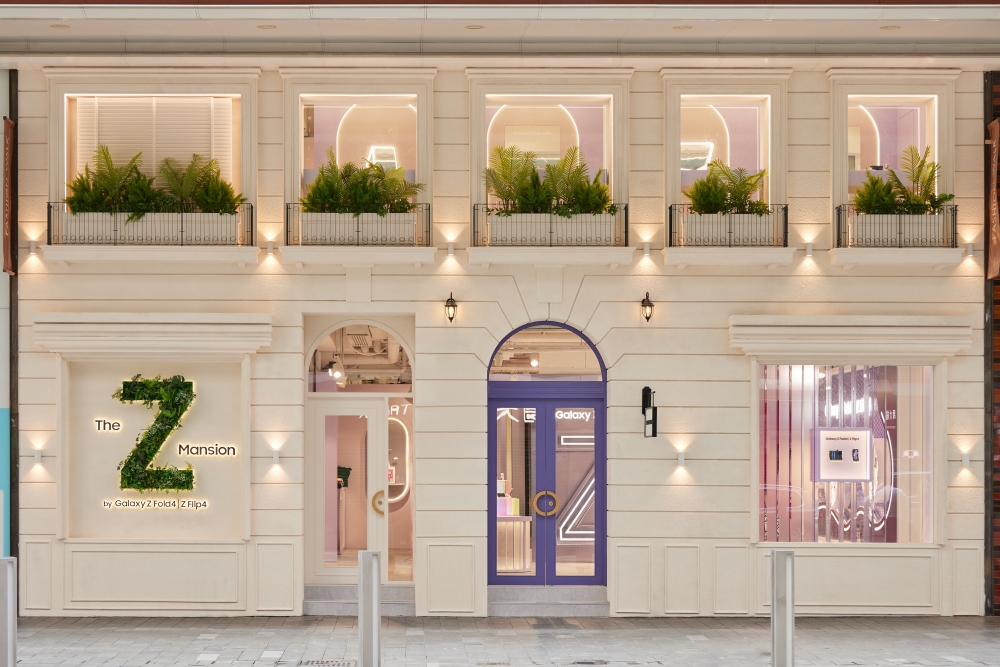 期間限定店擁有歐陸式建築外形，打開粉紫色大門，内在設計卻浪漫及型格兼備，非常吸睛。