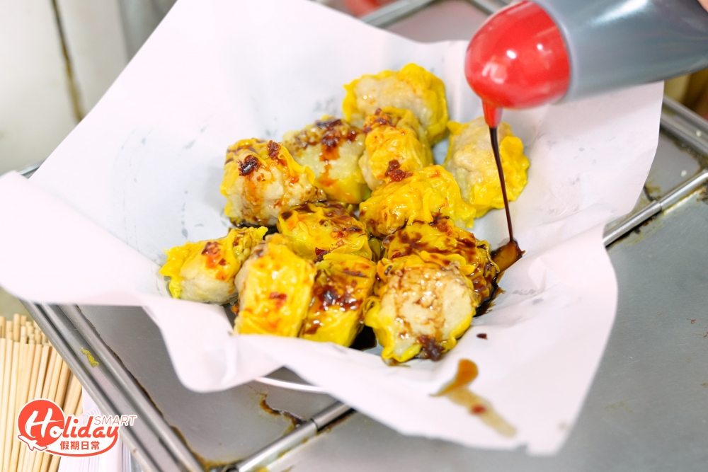 老闆只透露以3:2的魚肉及豬肉比例，加以調味攪拌，炮製出口感獨特的燒賣！