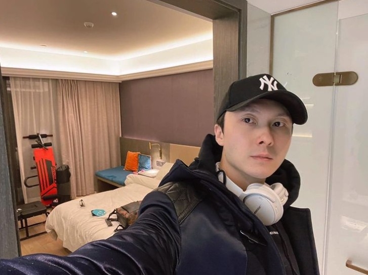 王浩信近日公開為劇集所修剪嘅全新髮型，但內地網民似乎對於新髮型有唔同嘅睇法？！