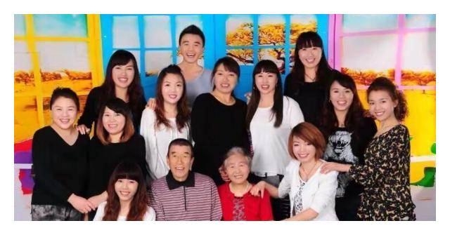 據悉,佢哋一家人係農村家庭,對獨生子高浩珍超寵愛!