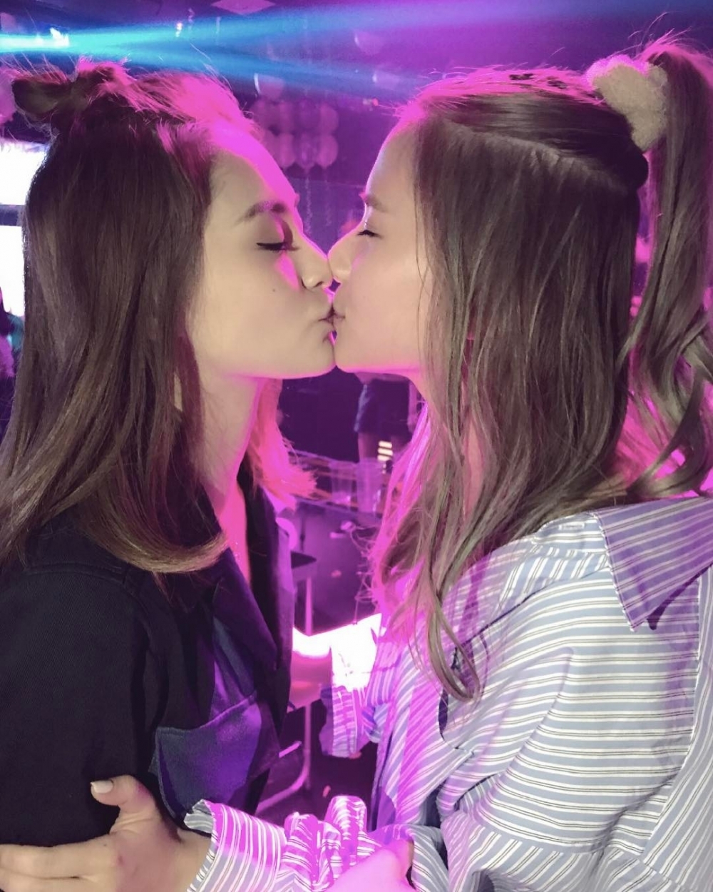 兩人更當眾錫錫