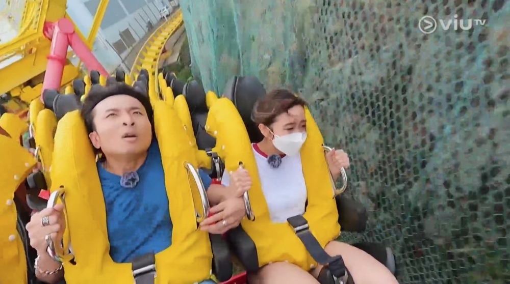 KBG全程撓住阿Dee左手。