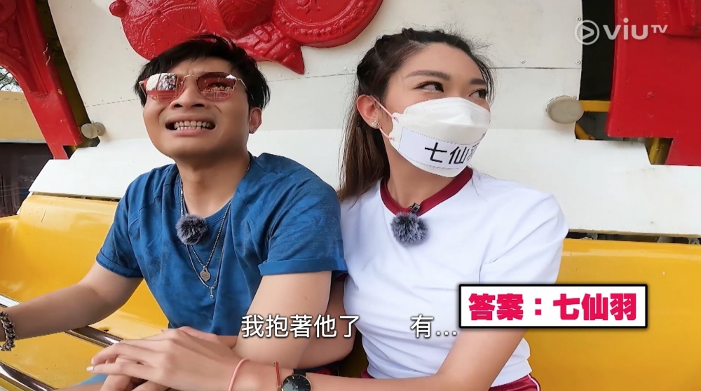 馬小玲喺海盗船一開始郁嘅時候已捉實阿Dee手臂