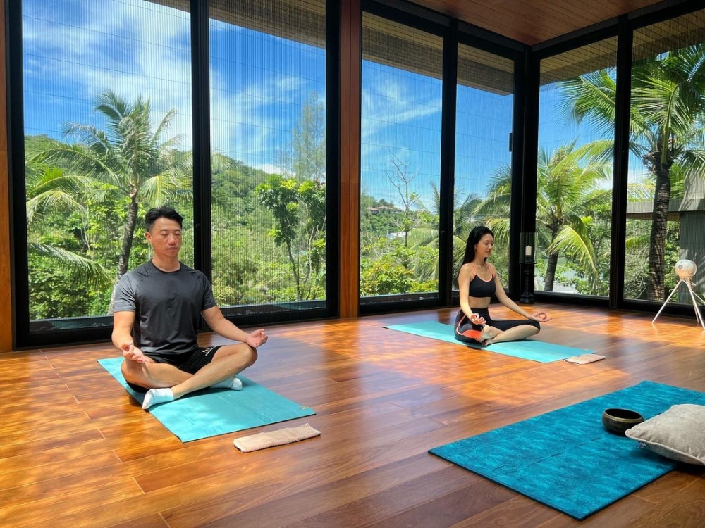 陳庭欣最近同男友一齊飛往泰國布吉島旅遊！