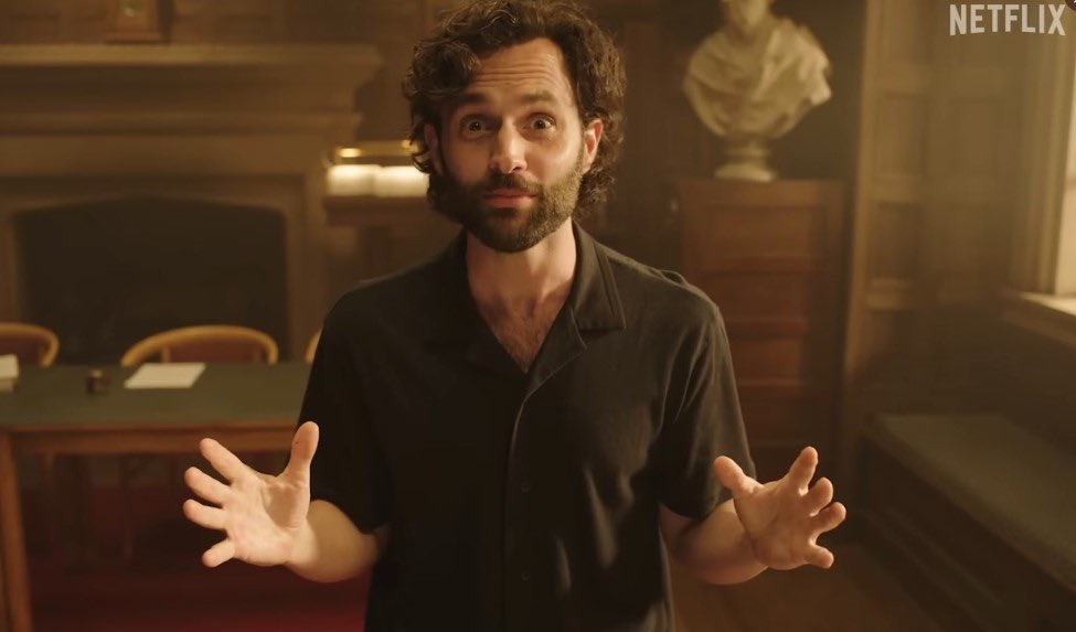 Penn Badgley飾演的恐怖情人「Joe Goldberg」,在第四季不但改名化身為教授展開全新生活,更以大鬍子的造型登場!