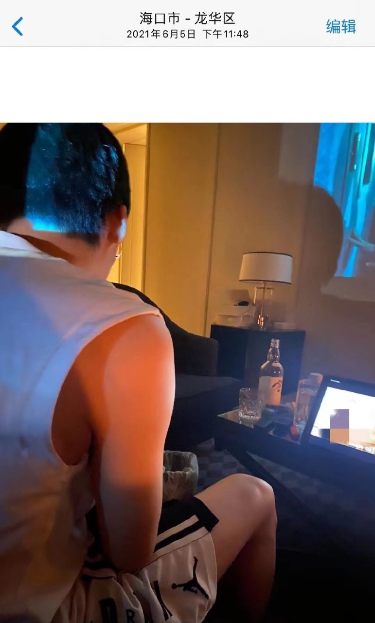 網上瘋傳疑似李易峰的前女友爆料，李易峰不但嫖妓，更有玩選妃遊戲！